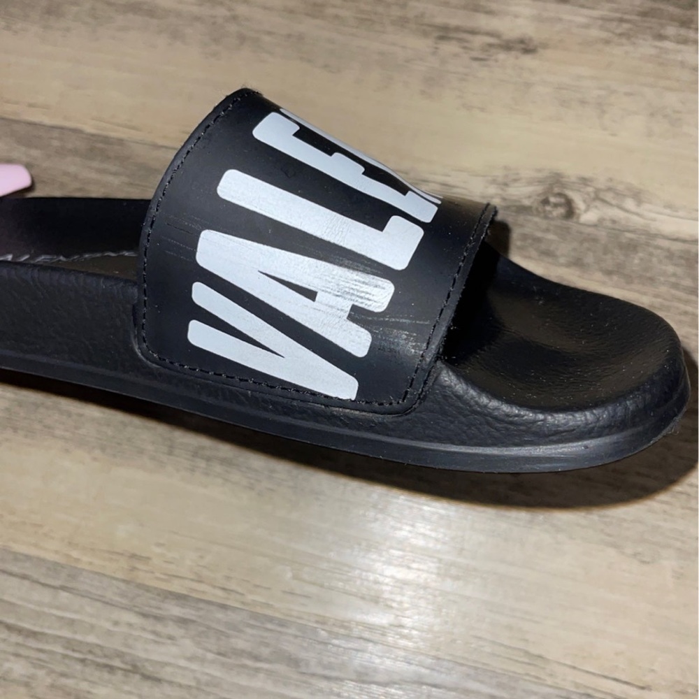 ❗️SALE❗️VALENTINO Black & White Logo Slides - Picture 4 of 9